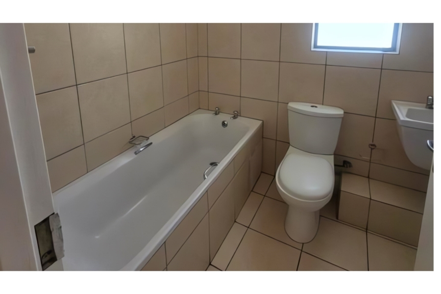 2 Bedroom Property for Sale in Whispering Pines Western Cape